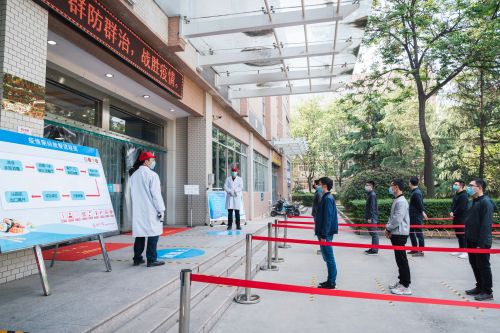 学校举行学生返校及疫情防控应急演练
