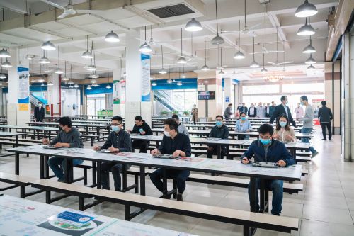 学校举行学生返校及疫情防控应急演练