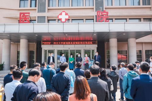 学校举行学生返校及疫情防控应急演练