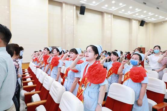 “弘扬抗疫精神，助力健康中国”——我校举行“512”国际护士节主题活动