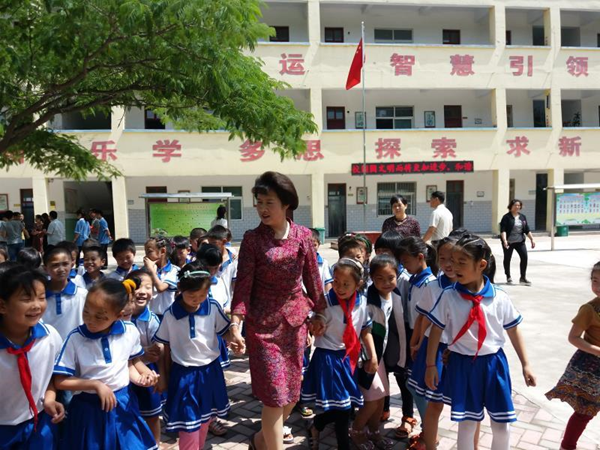 全国人大代表买世蕊：孩子们的学习教育一直牵动着我的心