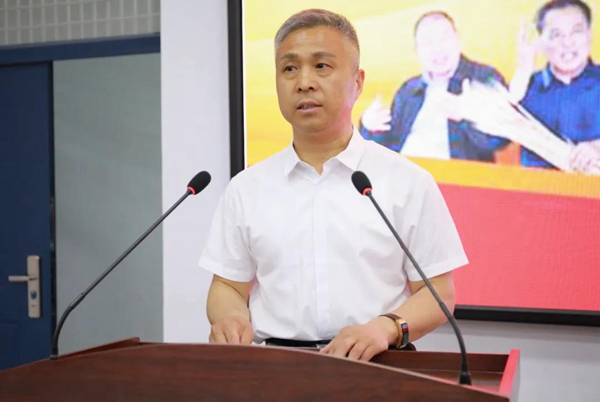跨越黄河的握手红色教育的合奏