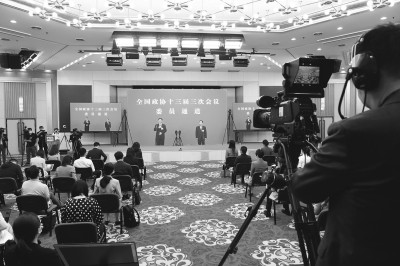 促进复工复产 凝聚发展信心——聚焦全国政协十三届三次会议第二场“委员通道”