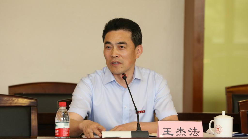 党委巡察工作领导小组组长薛维海,校党委副书记,领导小组副组长冯志敏