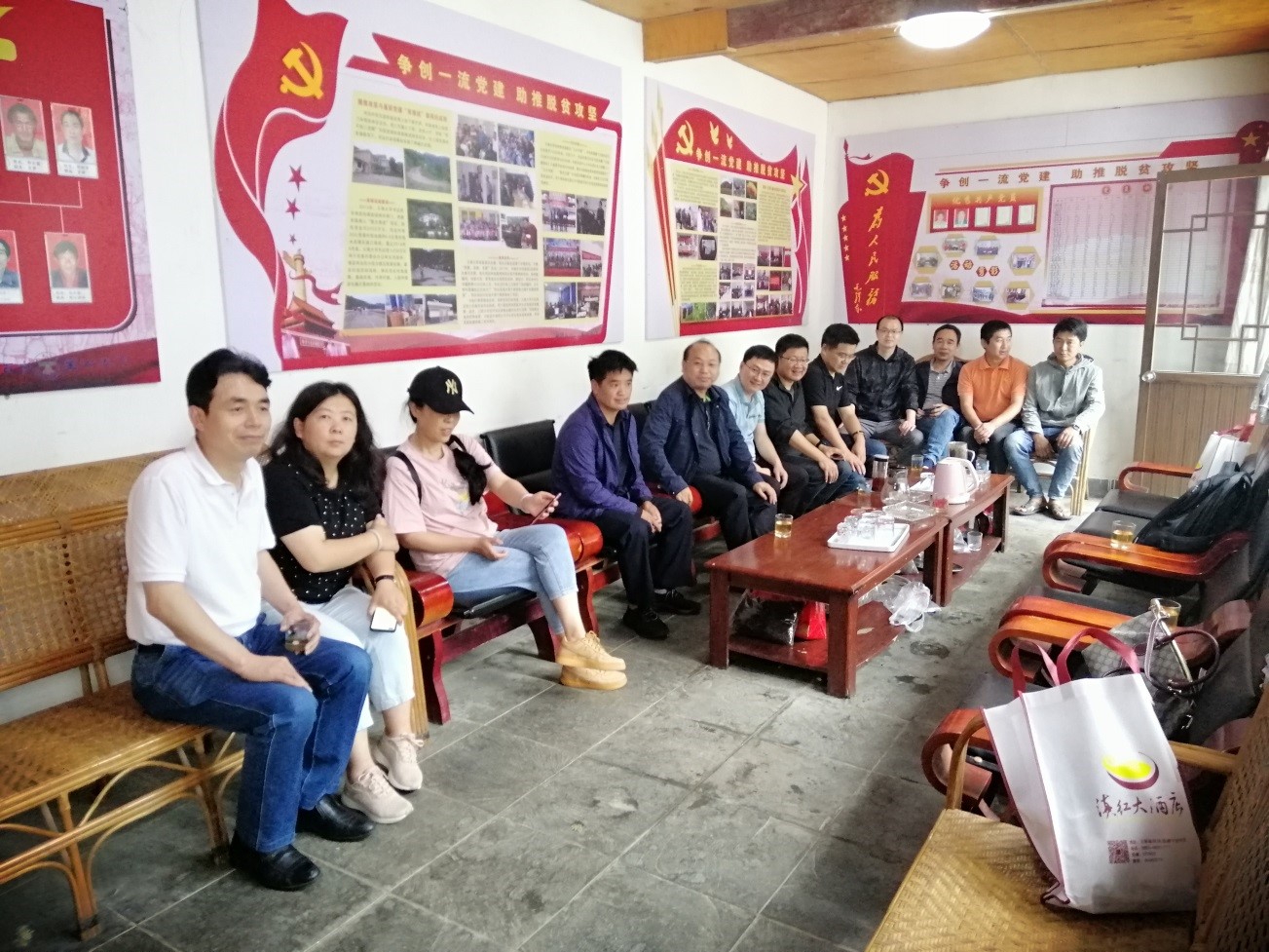 历史与档案学院、马克思主义学院、国际关系研究院赴河边村开展扶贫工作