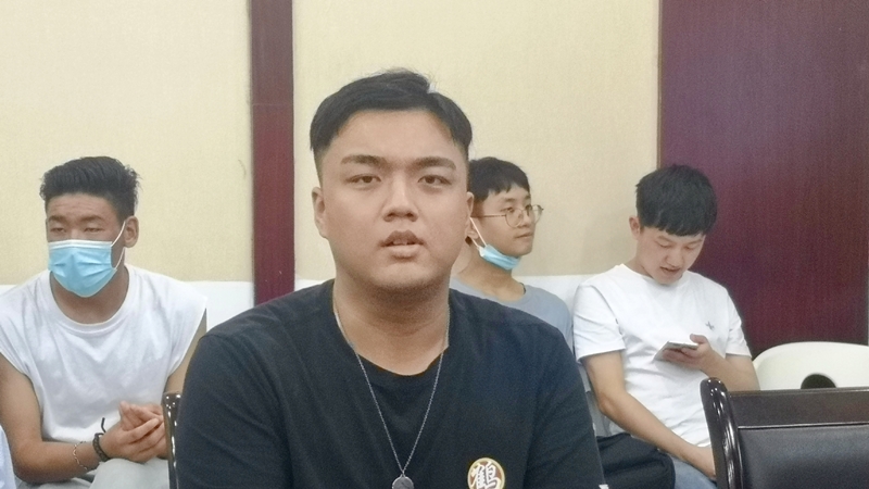 大数据与软件学院本科生二支部举行“党旗飘扬，先锋引领”毕业季主题党日活动