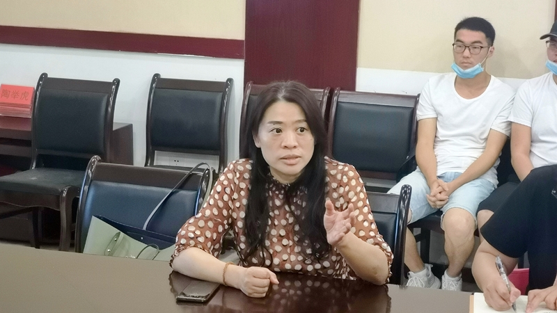 大数据与软件学院本科生二支部举行“党旗飘扬，先锋引领”毕业季主题党日活动