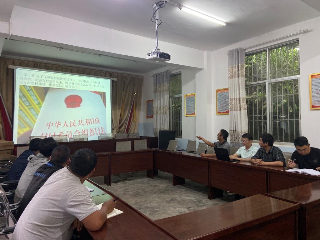 云南大学法学院送法下乡，助力脱贫攻坚