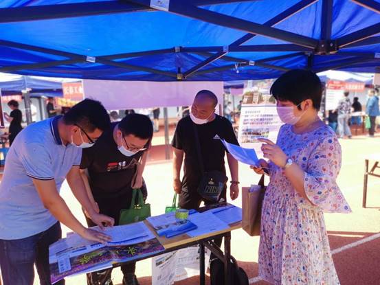 东北大学辽宁朝阳招生组开展招生宣传活动