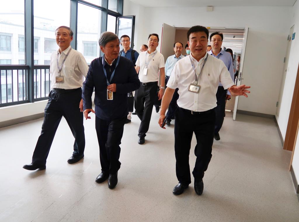 【创新港平台建设在冲刺】  王树国校长督查精准医疗研究院创新港平台建设工作