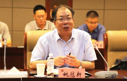 扬州大学党委书记姚冠新、校长焦新安一行来校考察交流