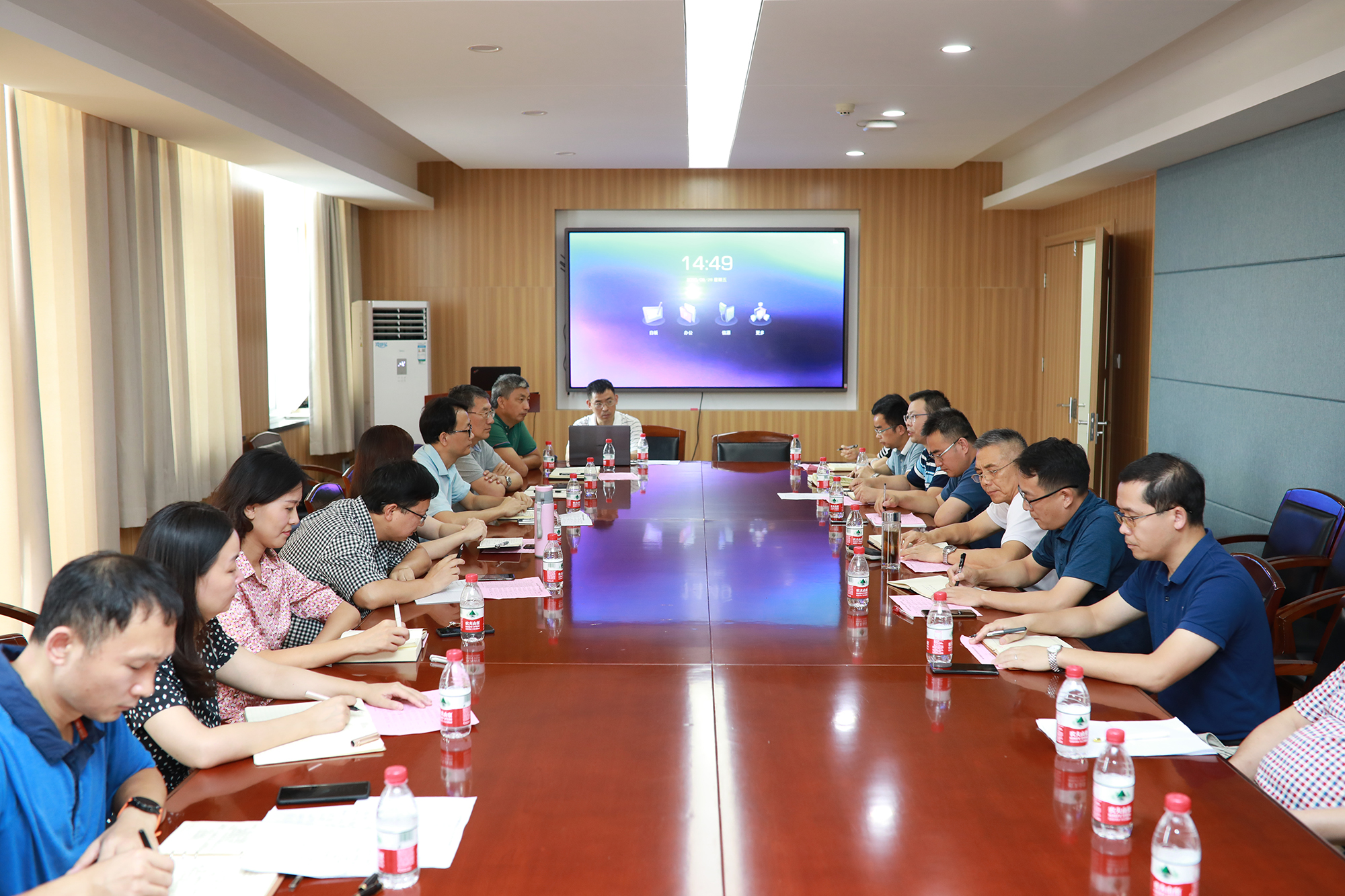 2020年暑期中层干部学习研讨班进行分组讨论