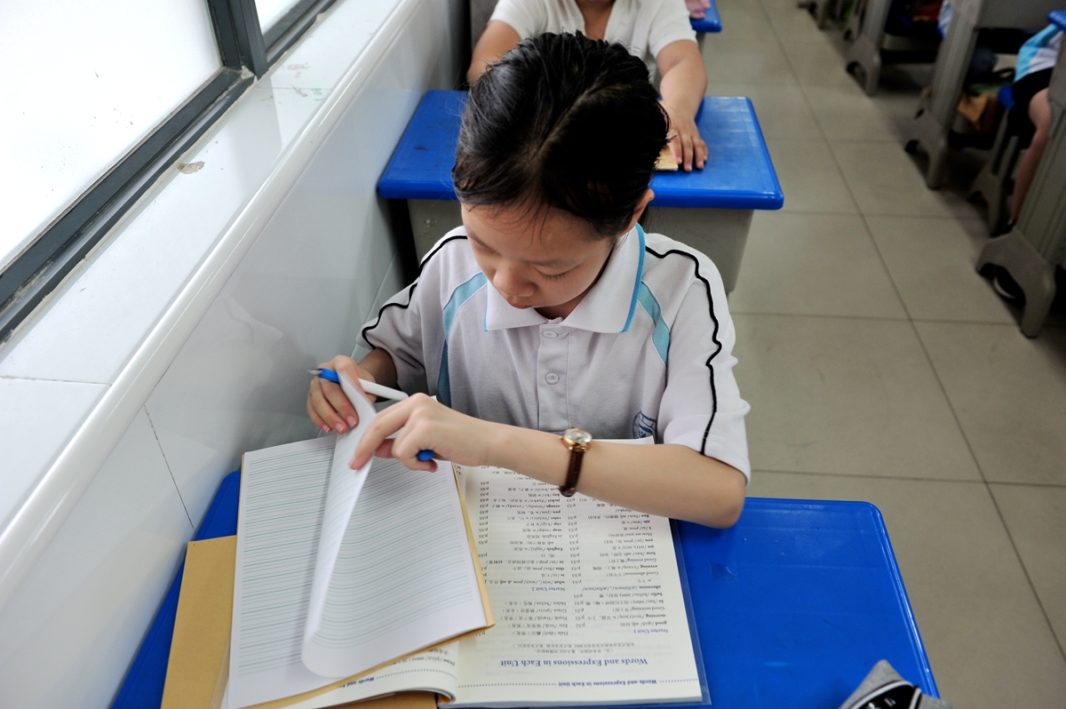 教室再响“老师好”我校附属学校如期开学