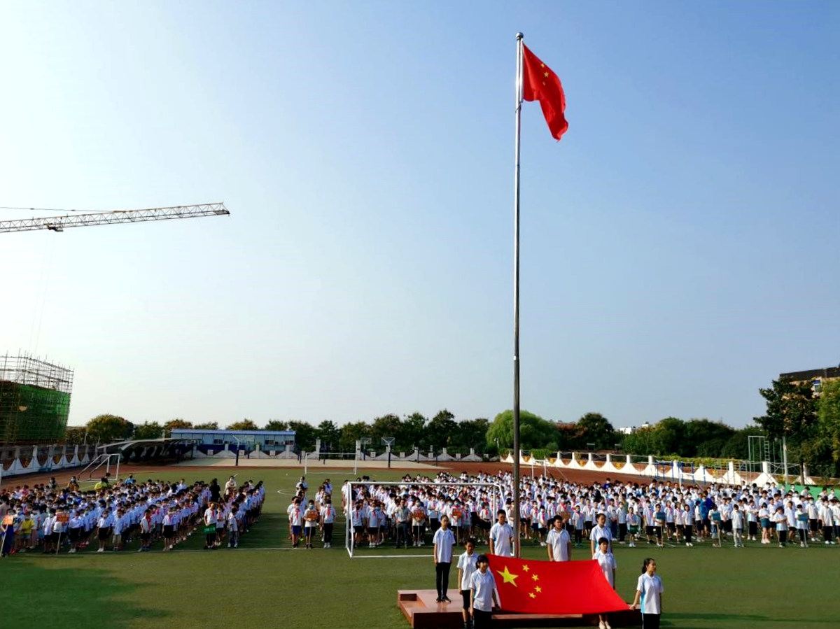 教室再响“老师好”我校附属学校如期开学