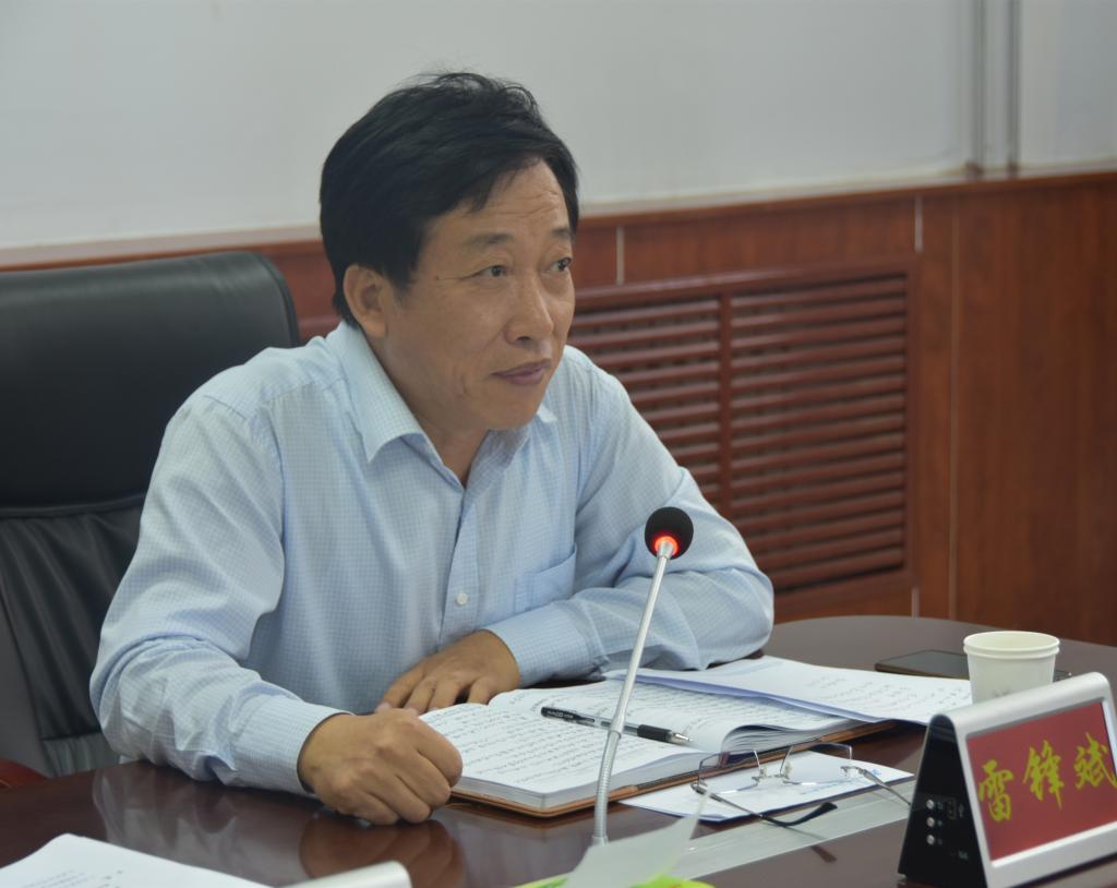 校党委书记沈兴全主持召开思政课教师座谈会