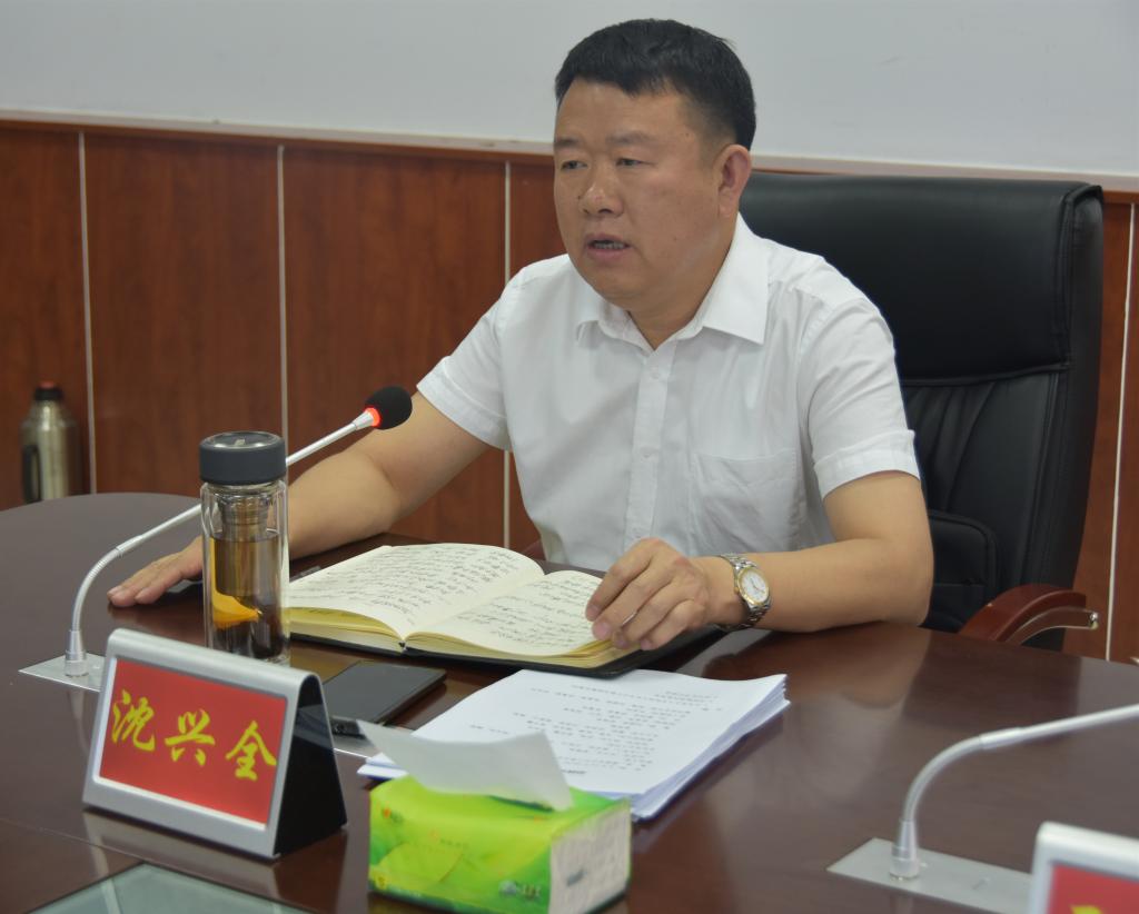 校党委书记沈兴全主持召开思政课教师座谈会