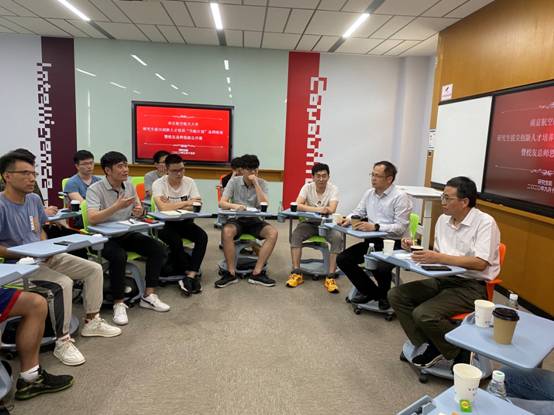 我校开展研究生拔尖创新人才培养“引航计划”总师座谈暨校友总师思政公开课