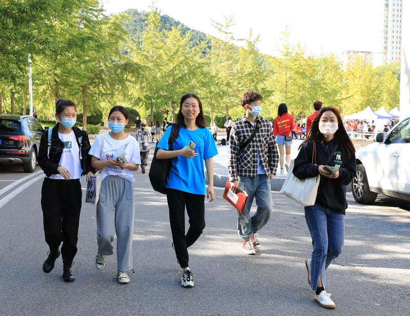 尖山星海,后浪赴约,东财欢迎你!