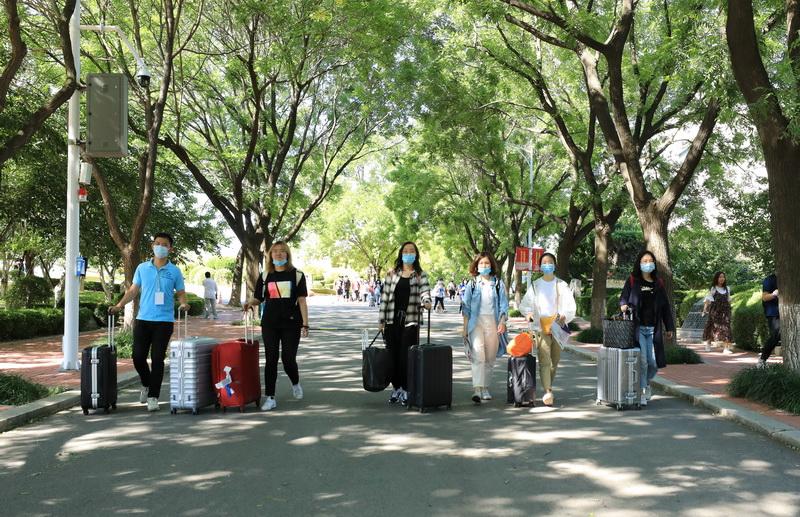 尖山星海,后浪赴约,东财欢迎你!