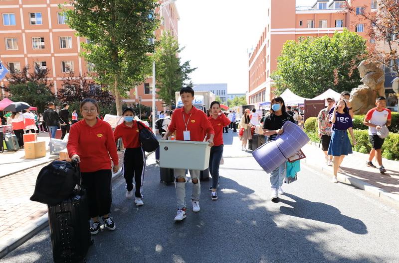 尖山星海,后浪赴约,东财欢迎你!