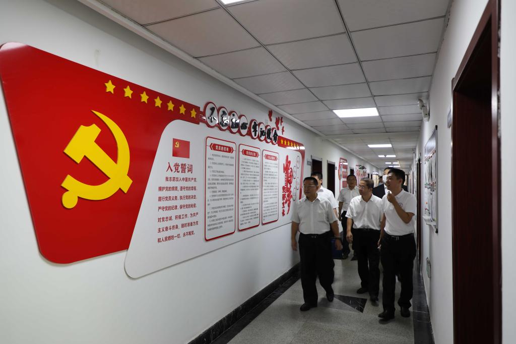 中国法学会副会长张鸣起到山东政法学院开展专题调研
