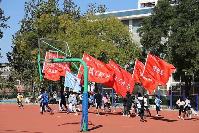 我校举行第五十二届田径运动会