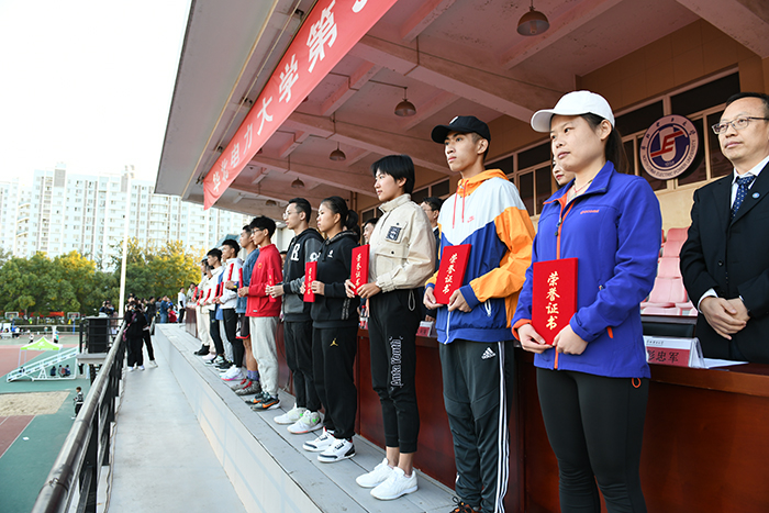 我校举行第五十二届田径运动会
