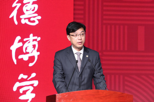 学校举行庆祝建校69周年校友返校日活动 暨70周年校庆倒计时一周年庆典