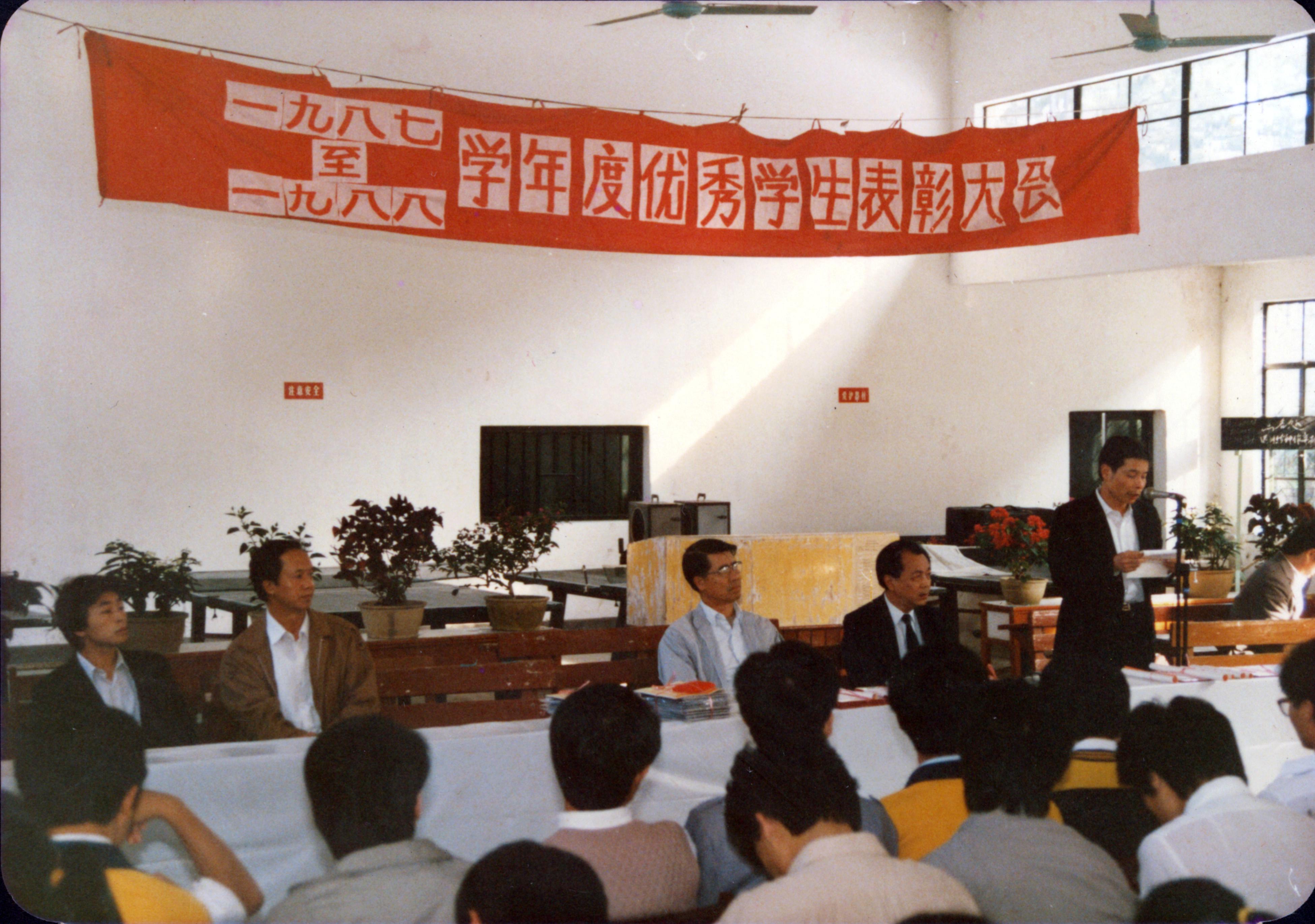 原外贸学院曾实行一学年三学期制