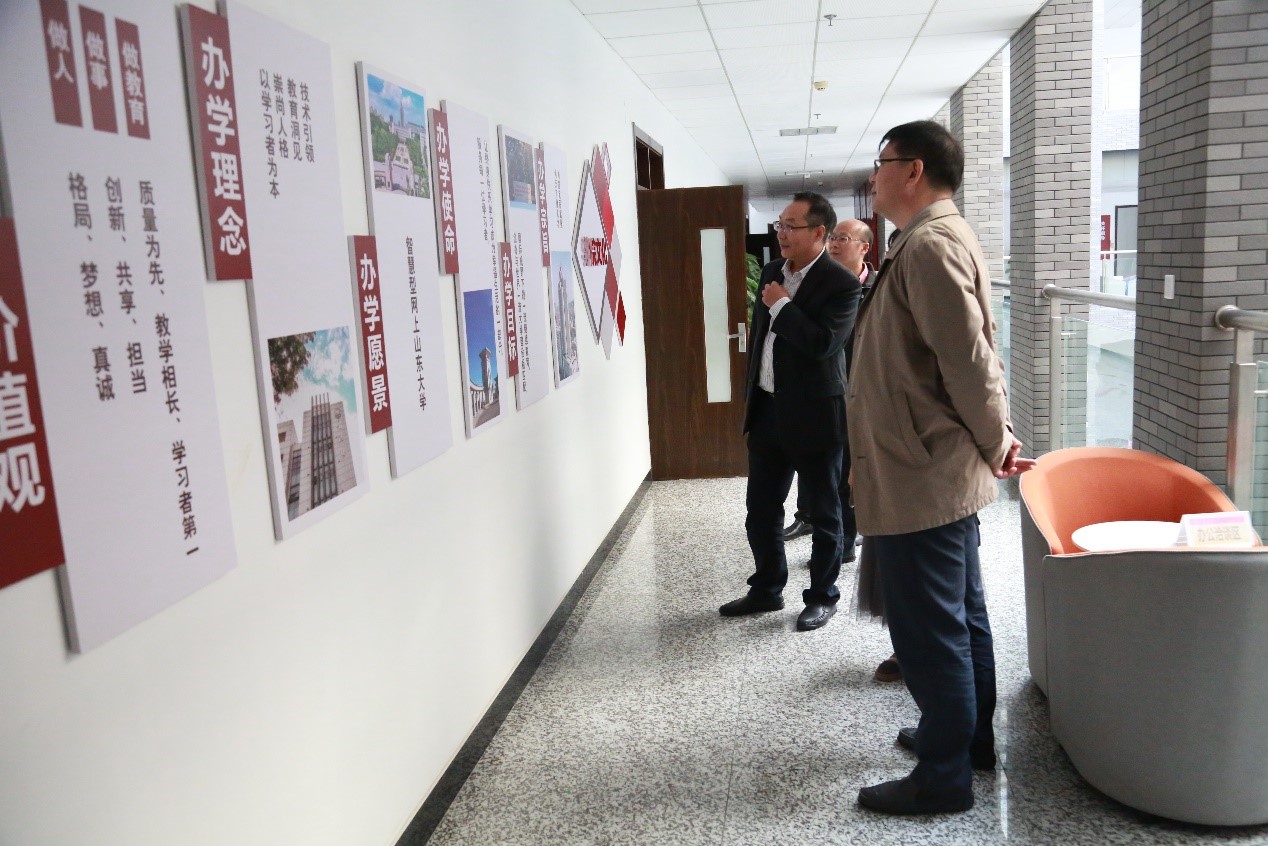 厦门大学继续教育学院院长夏侯建兵一行到访交流座谈