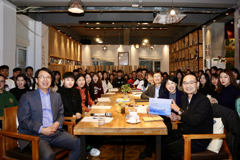 校长吕炜参加工商管理学院“尖山师语”活动并为联系点师生讲授专题思政课