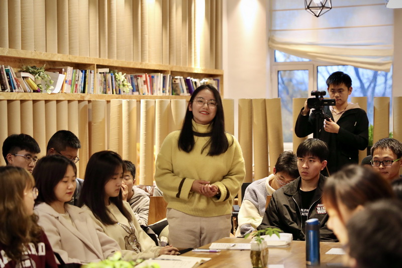 校长吕炜参加工商管理学院“尖山师语”活动并为联系点师生讲授专题思政课