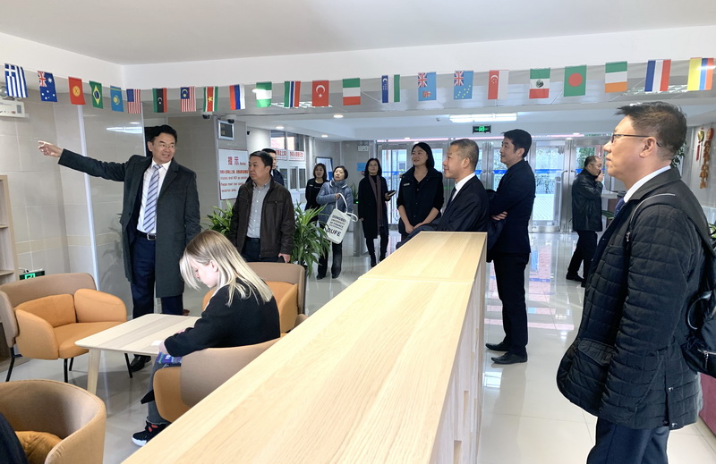 辽宁省来华留学工作示范高校中期评估专家组莅临我校指导工作
