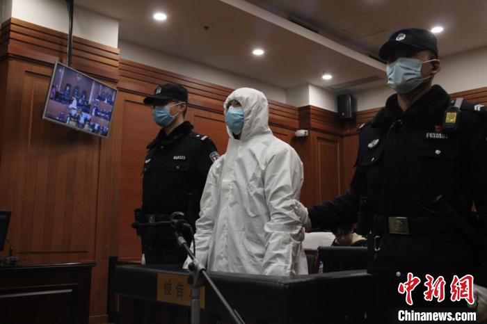 西安男子售卖27万只假口罩 获刑五年六个月
