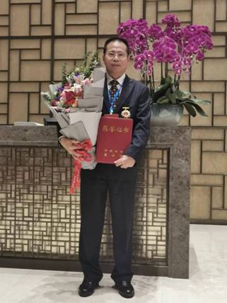 12名同济人荣获全国劳动模范和先进工作者荣誉称号