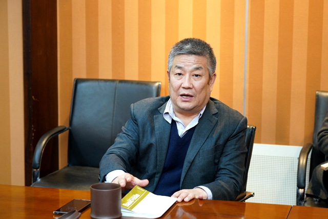 李林英,张毅翔,申晓勇等教师代表结合自身教学实践,围绕校史校情巧抓