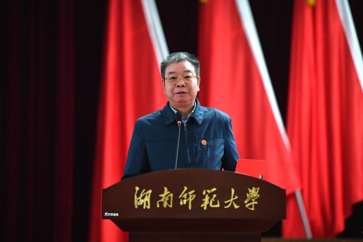 我校举行第三十四次学生代表大会