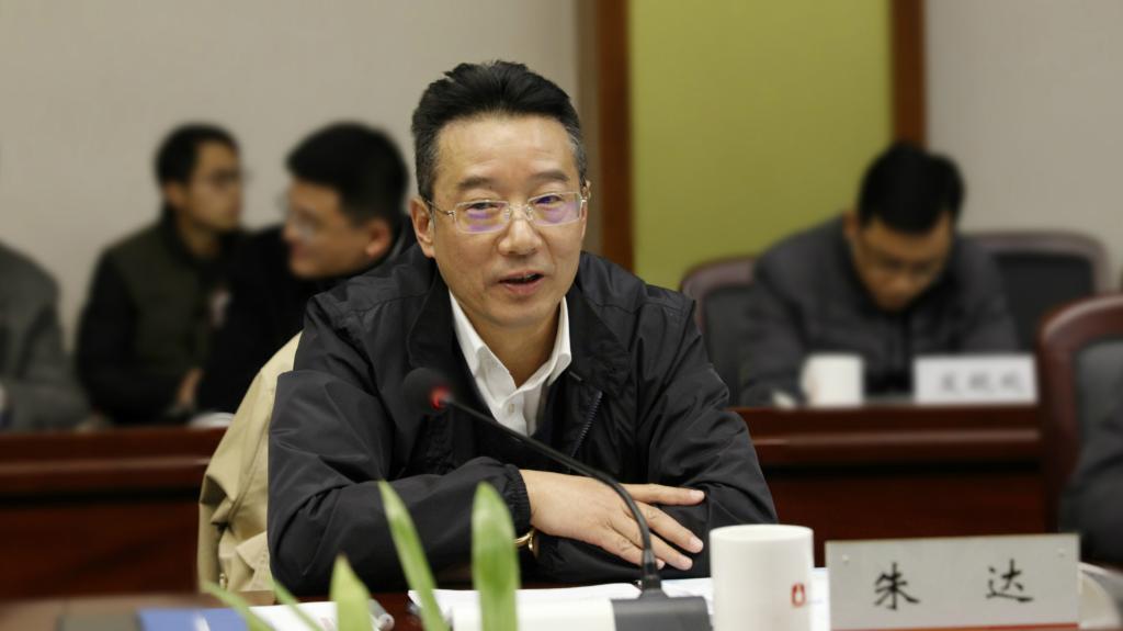 12月15日,宁波市副市长沈敏,市政府副秘书长金伟平等一行专程来校调研