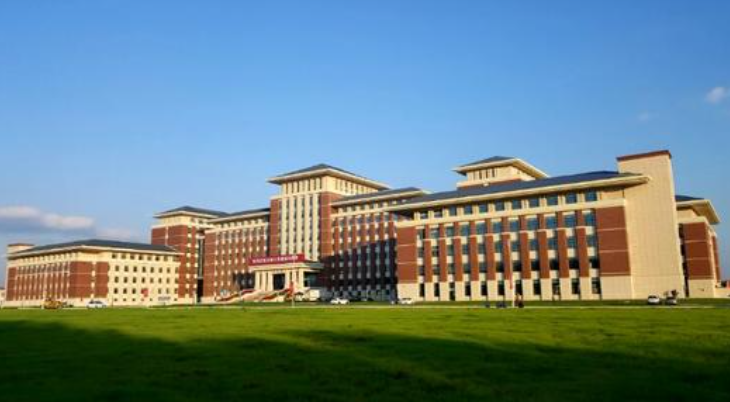 2004年,原中國人民解放軍軍需大學轉隸併入.