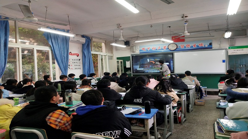 重庆大学“2021相约铁中”实践团顺利开展回访母校宣讲寒假社会实践
