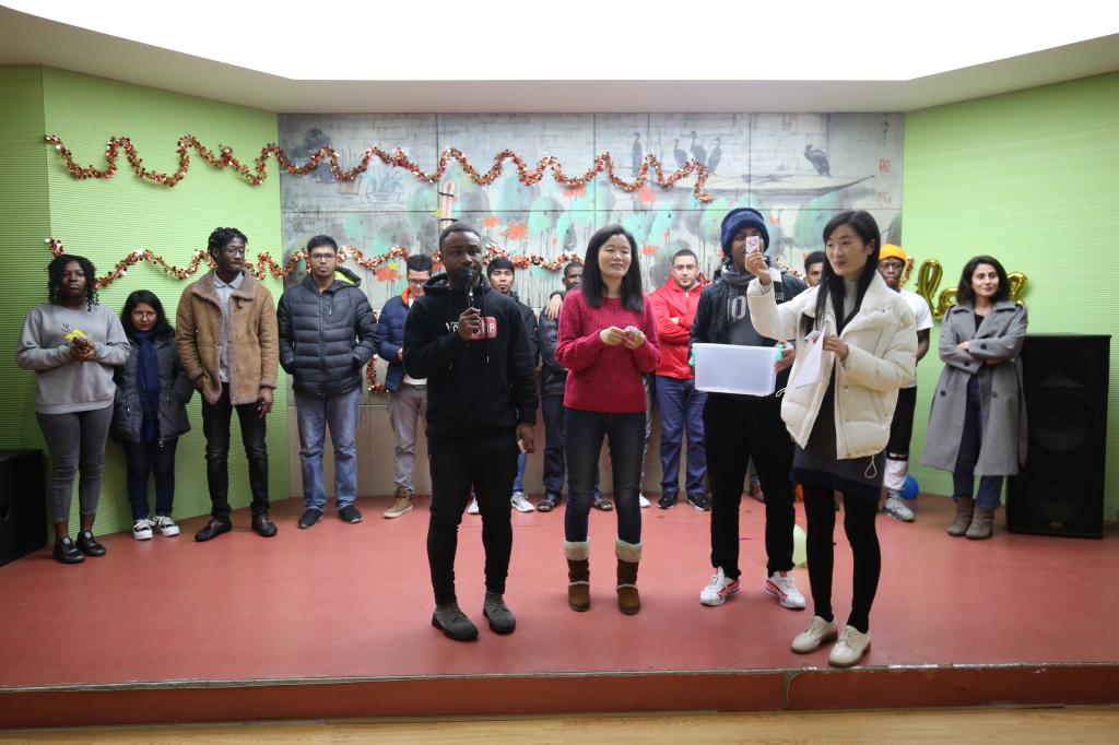 学校留学生在江南感受中国年味