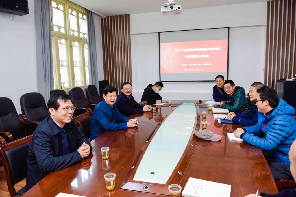 人勤春来早 科研一线忙