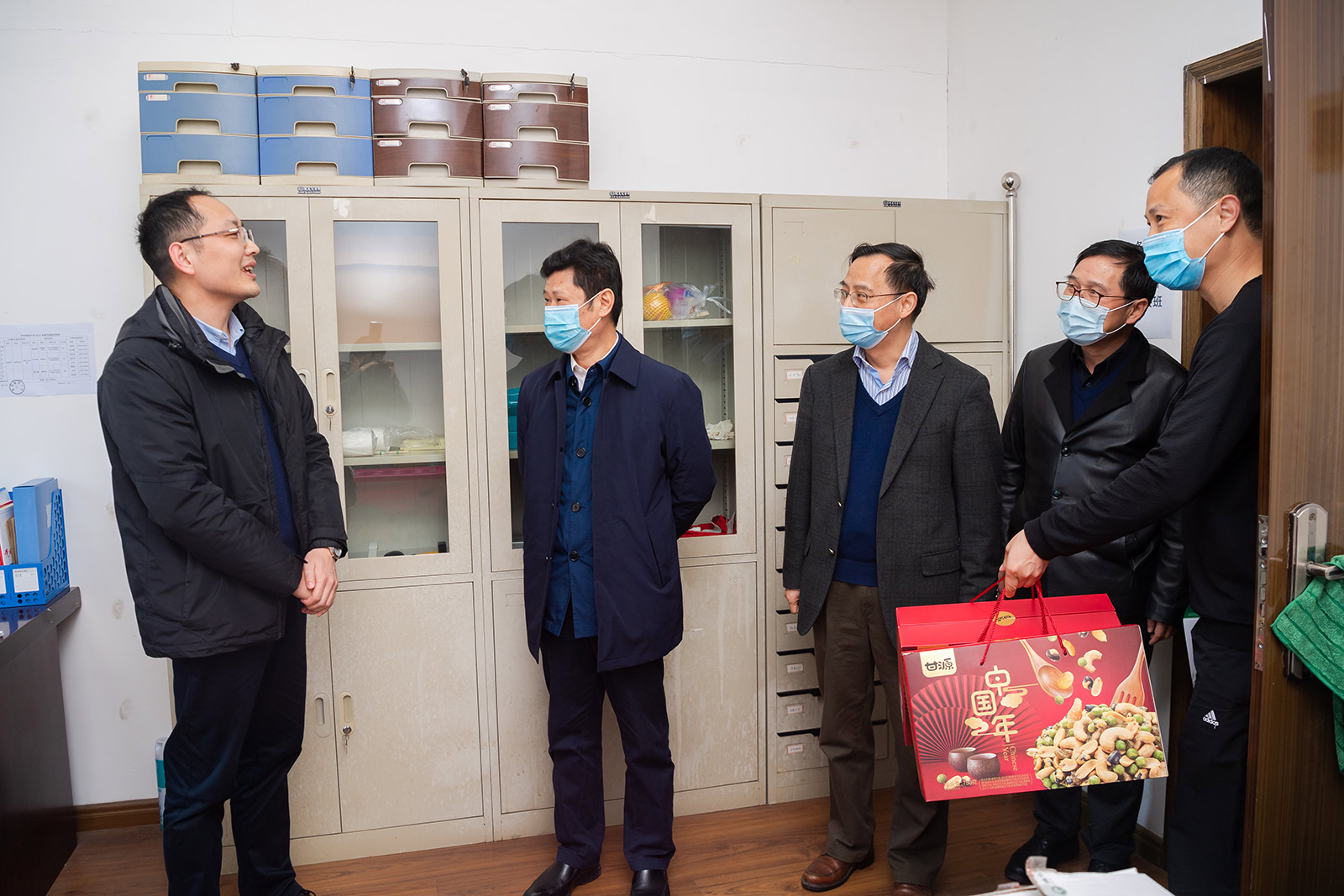 校领导和留校师生员工共迎新春佳节