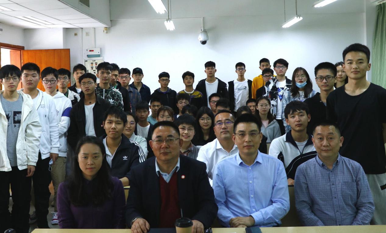 新学期新风貌“开学第一课”为学子助力
