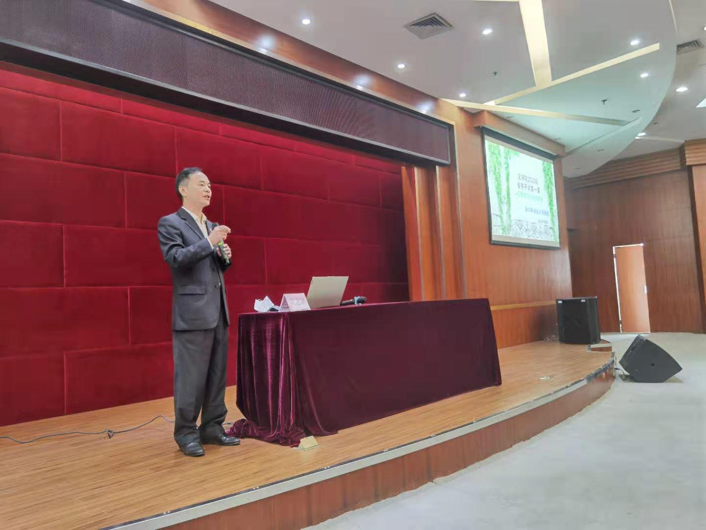 新学期新风貌“开学第一课”为学子助力