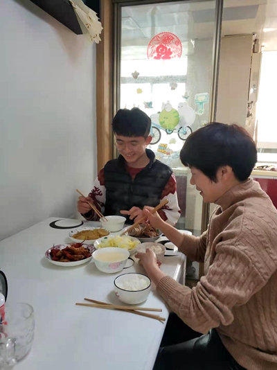 “爸妈，我在华农过年挺好的！”