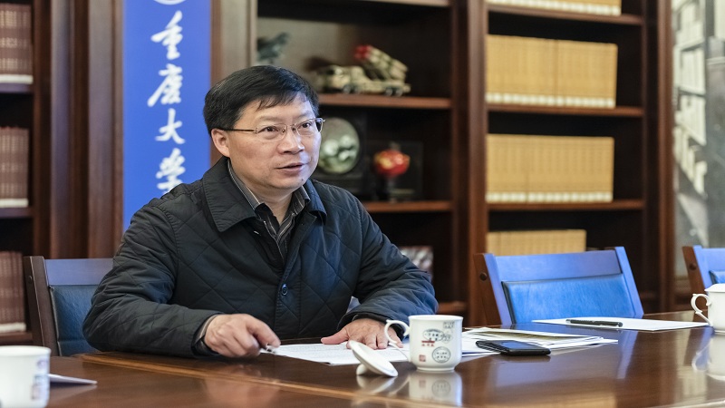 校领导到图书馆指导工作
