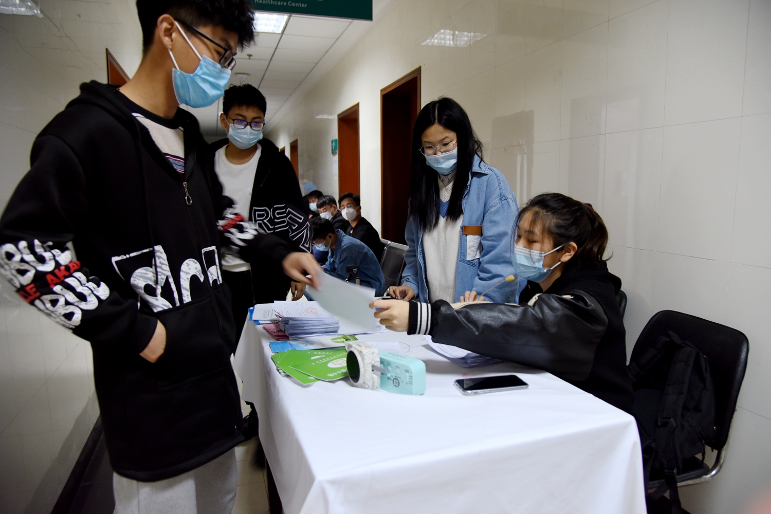 24万人完成接种师生踊跃“打疫苗”