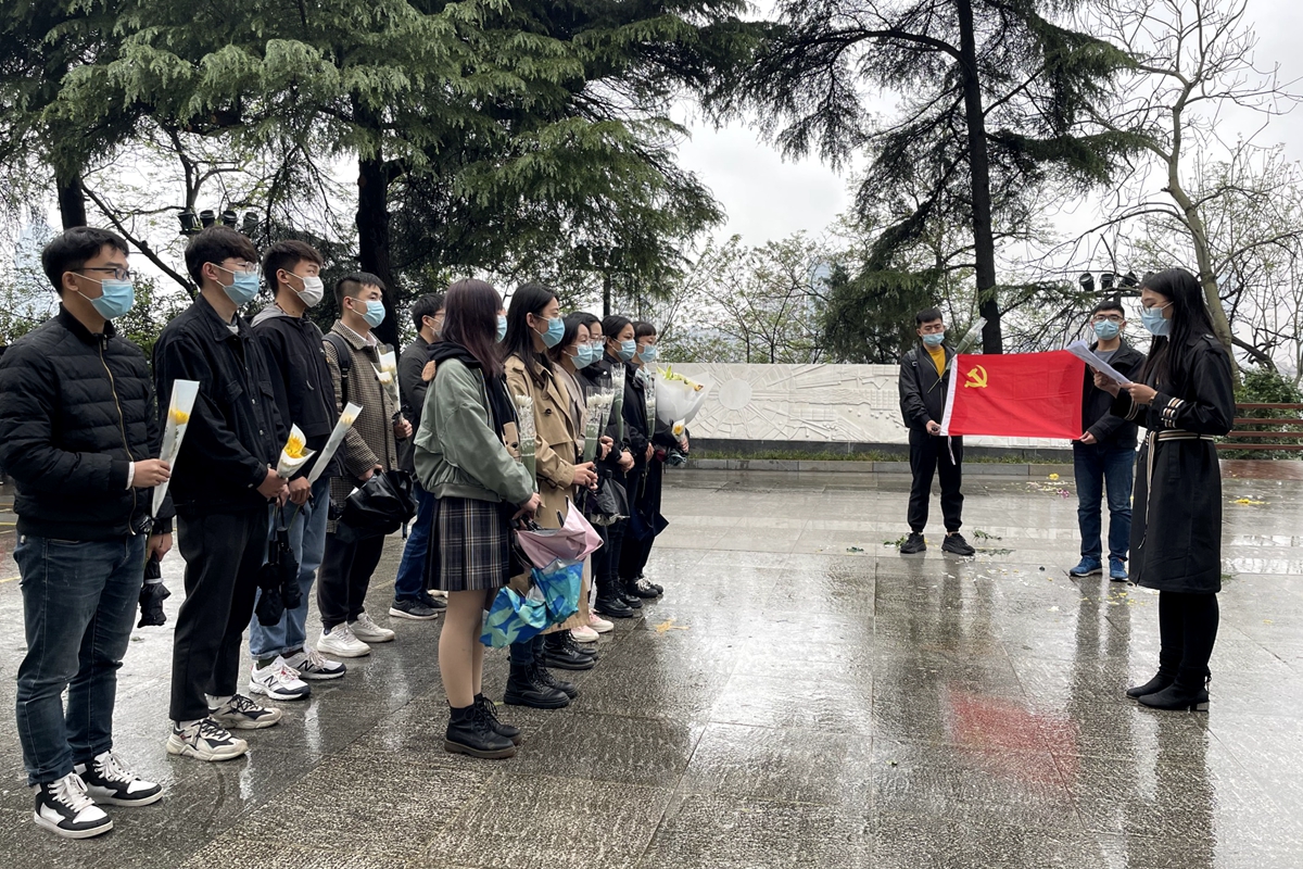 【党史学习教育】祭英烈学党史我校青年党员团员开展“清明祭英烈”活动
