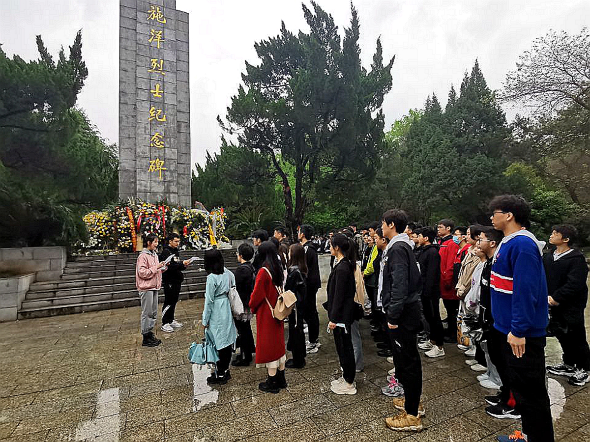 【党史学习教育】祭英烈学党史我校青年党员团员开展“清明祭英烈”活动